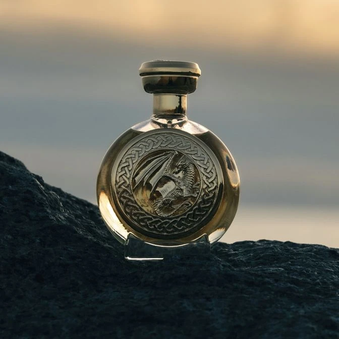 Boadicea the Victorious Dragon amberli baharatlı lüks niş parfüm şişesi